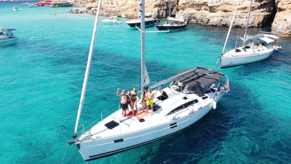 Charter a yacht in Malta