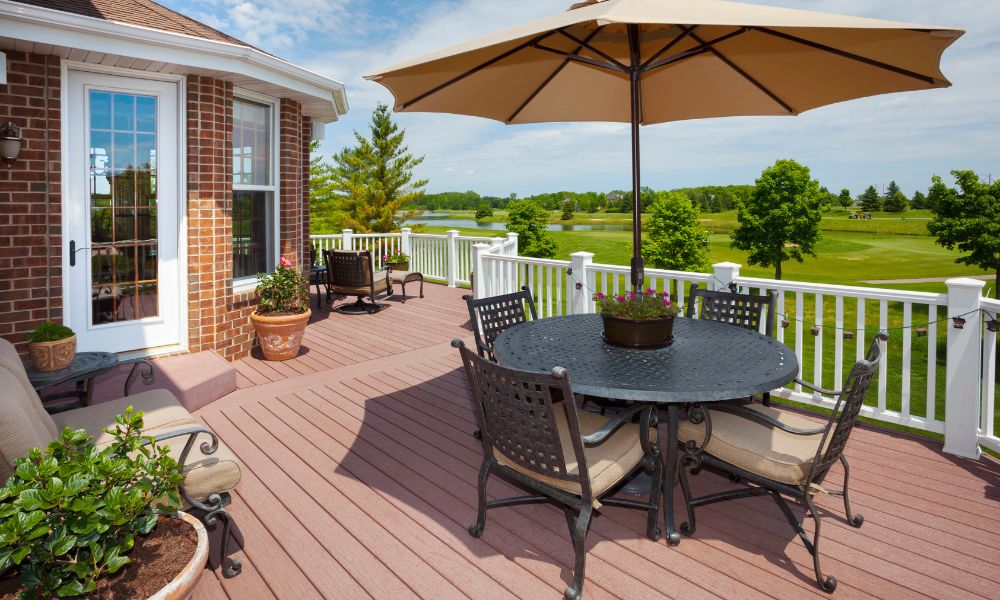 Composite Decking vs. Wood: Which Is the Best Choice for Your Deck?